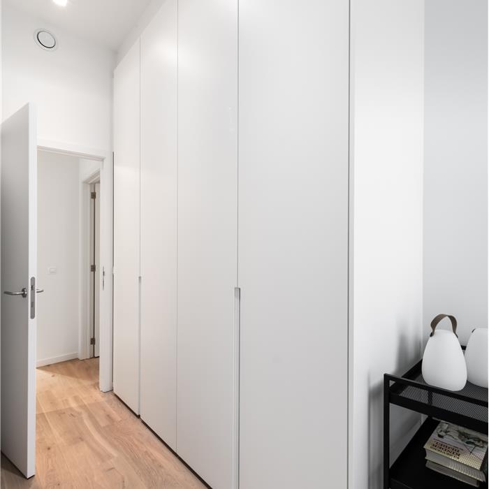 Witte vestiairekast met lange geïntegreerde grepen in Antwerpen