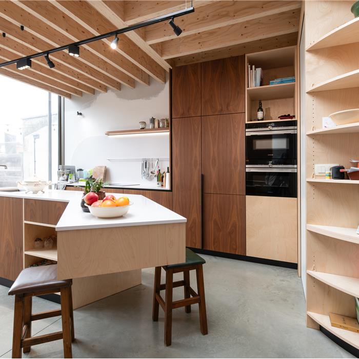 Keukenkasten en eiland als onderdeel van de keuken