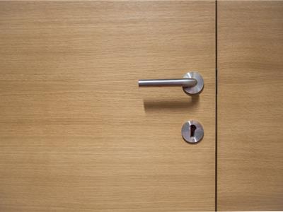 Detail afwerking deur - massieve fineer